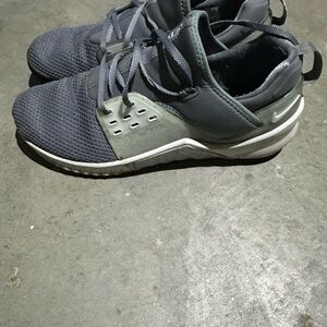 Nike Men's Dark Gray Sneakers